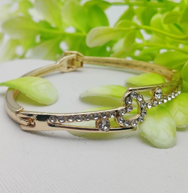 Crystal Heart Bracelet – Ideal Gift for Women & Girls, Elegant Design