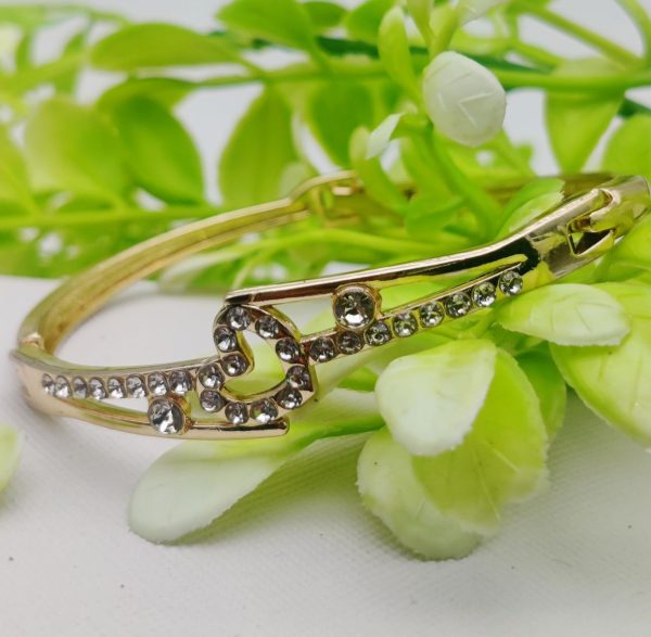 Crystal Heart Bracelet – Ideal Gift for Women & Girls, Elegant Design